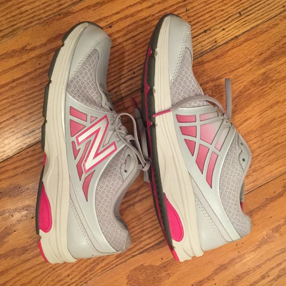 New Balance - Brandclub - New Balance Women NWOT New Balance Walking Sneaker, Gray